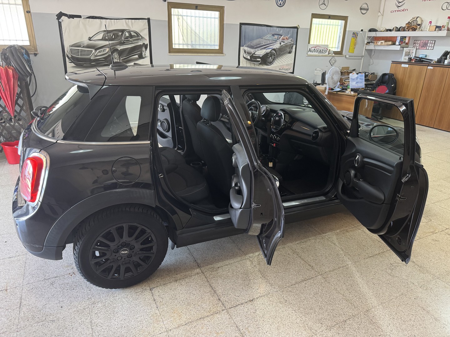 Mini Cooper D Businiss XL 1.5 dci 5 porte Navi.