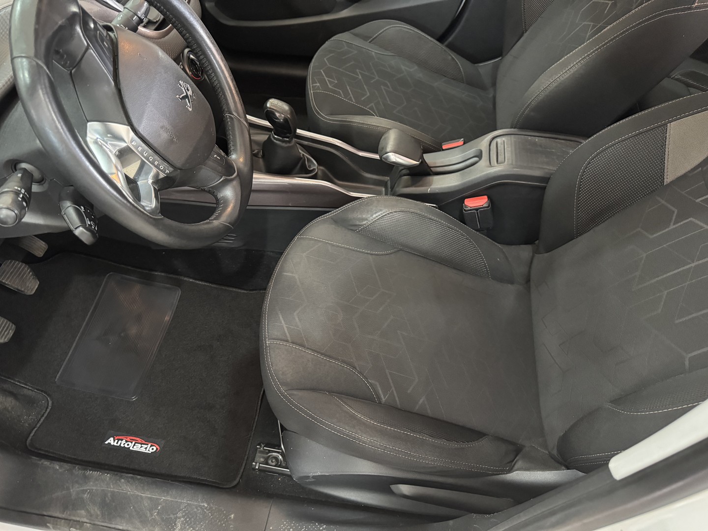 PEUGEOT 2008 1.2 cc. 82 cv. Navigatore