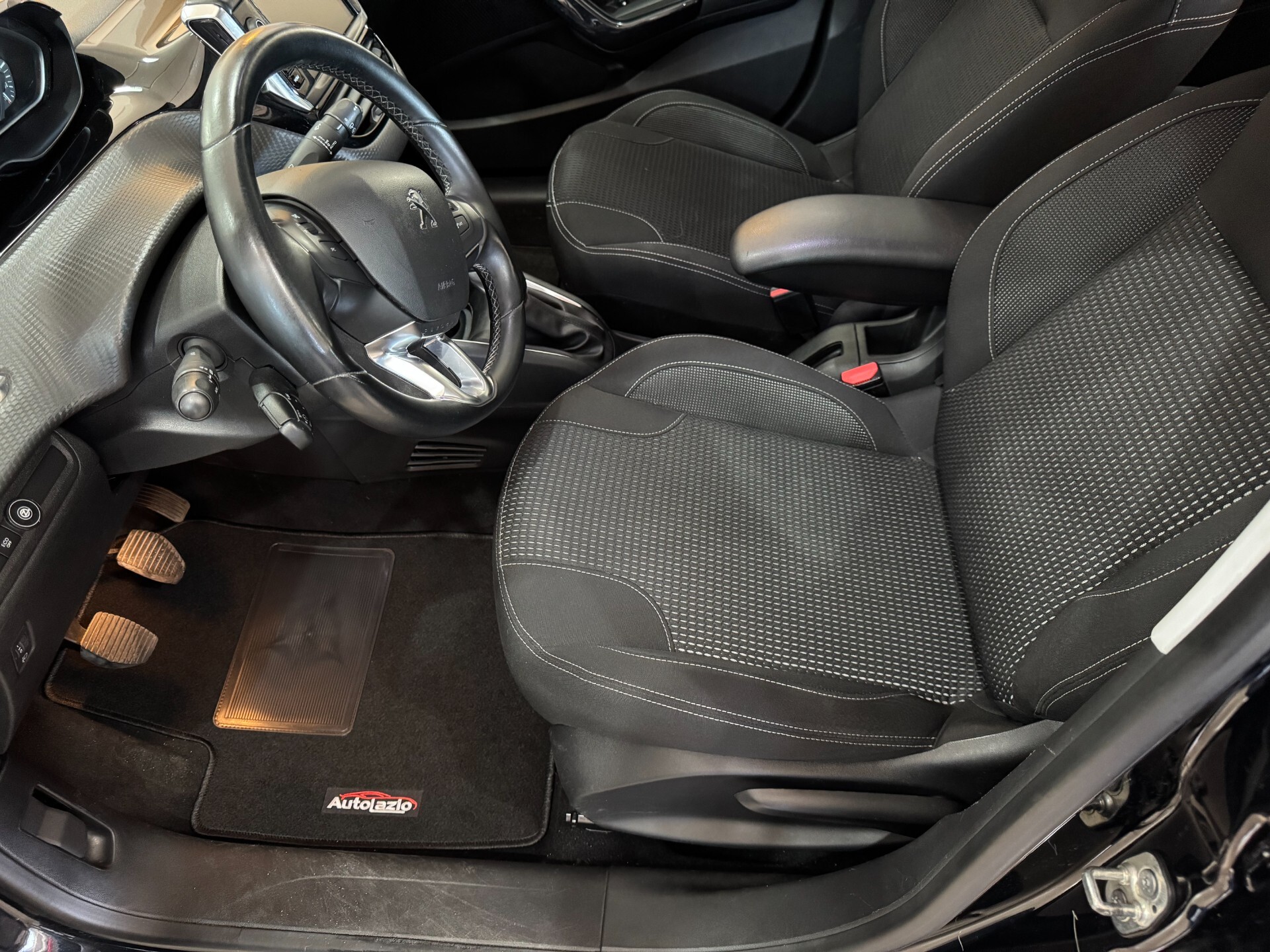 Peugeot 208 PureTech GPL 82 cv Allure NAVIGATORE-RETROCAMERA