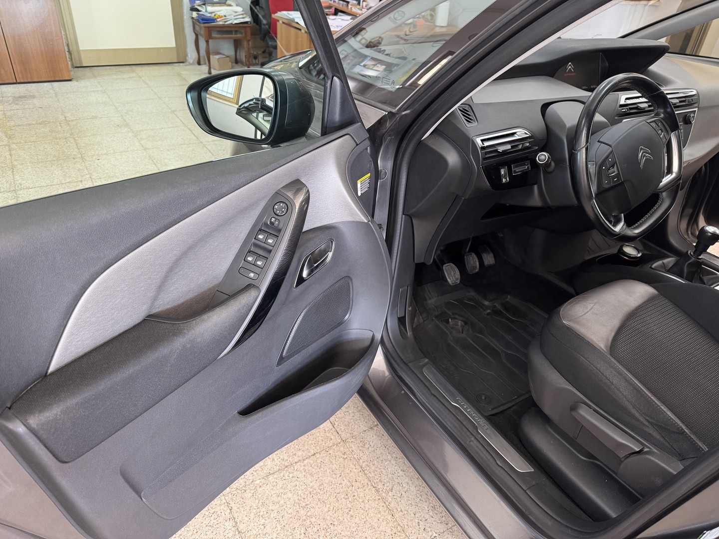Citroen NEW C4 1.6 HDi SHINE Navigatore