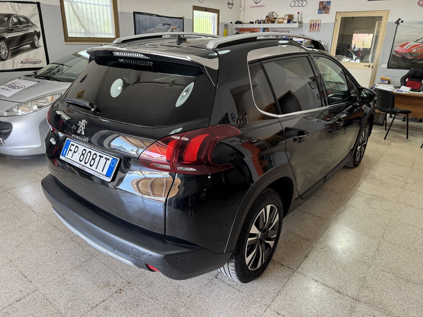 Peugeot 2008 1.2 Allure 82 cv. Navigatore 56 Mila Km.
