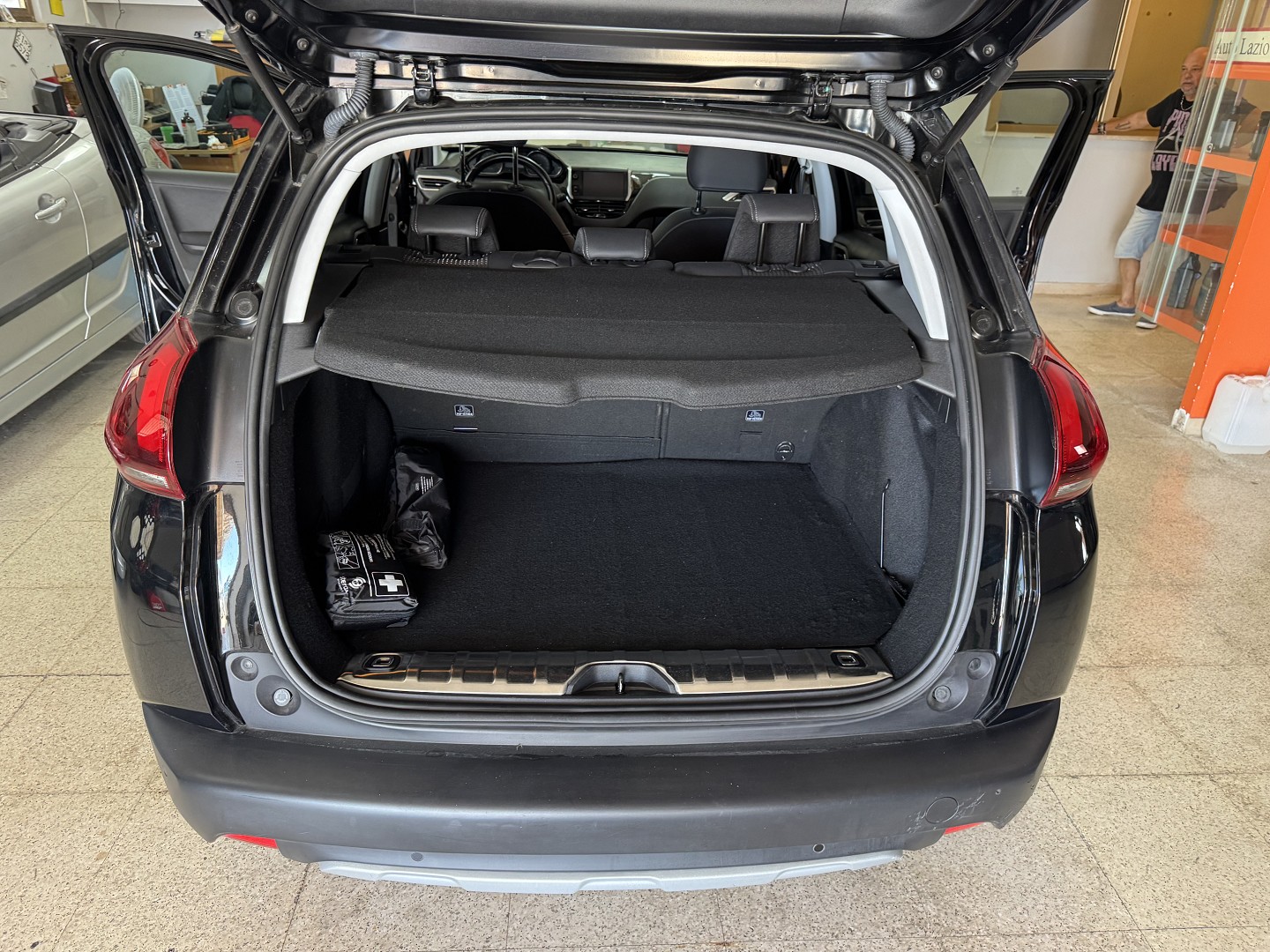 Peugeot 2008 1.2 Allure 82 cv. Navigatore 56 Mila Km.